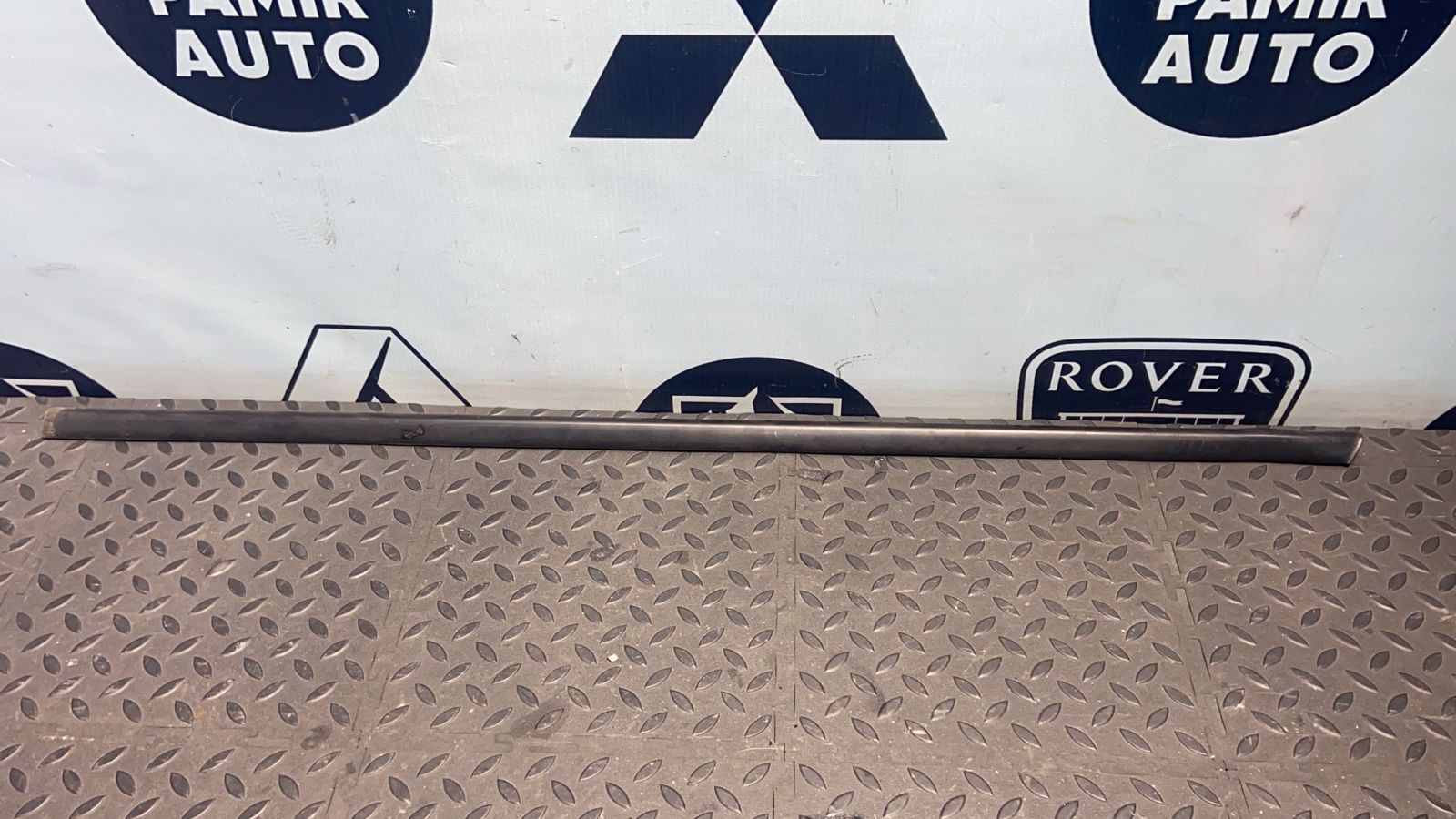 Уплотнитель двери передний левый Renault Megane/2 2002-2009