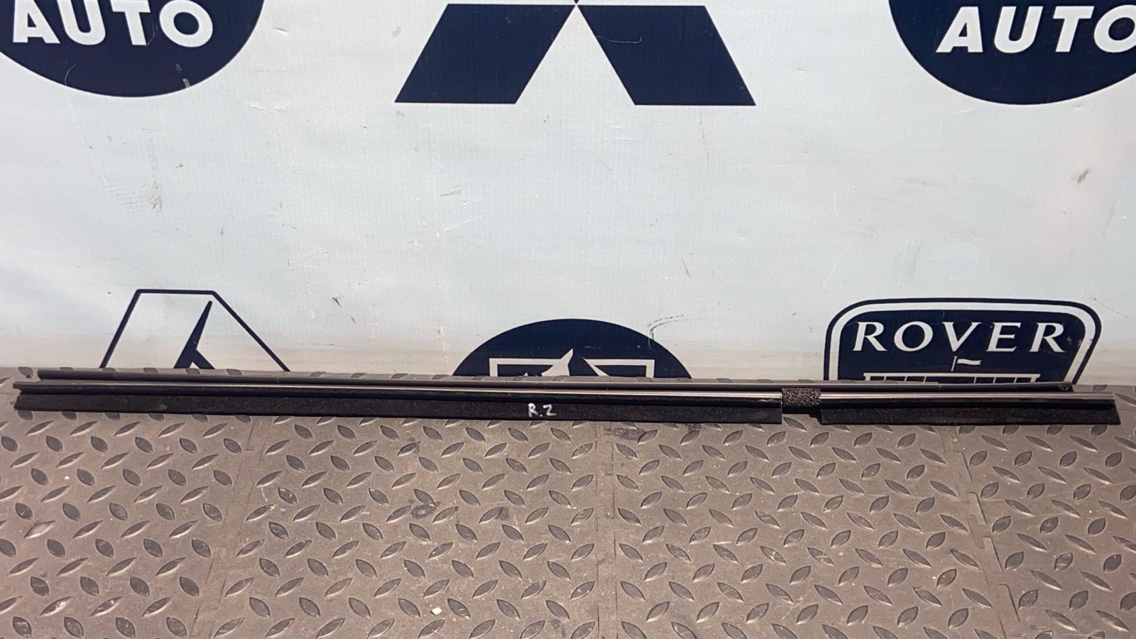 Уплотнитель двери задний правый Renault Megane/2 2002-2009