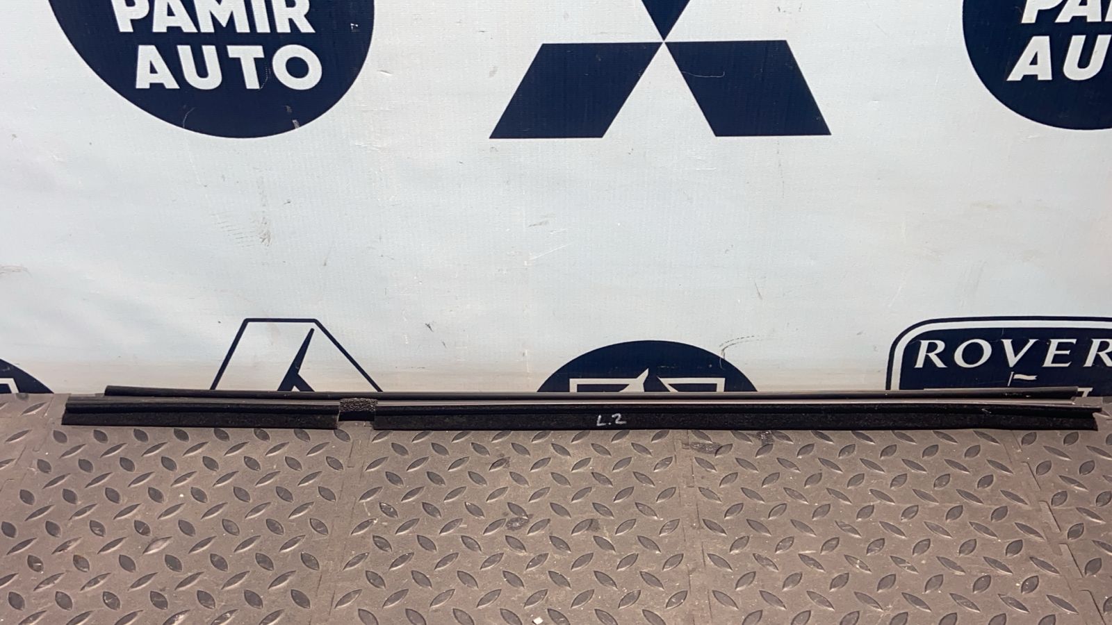 Уплотнитель двери задний левый Renault Megane/2 2002-2009