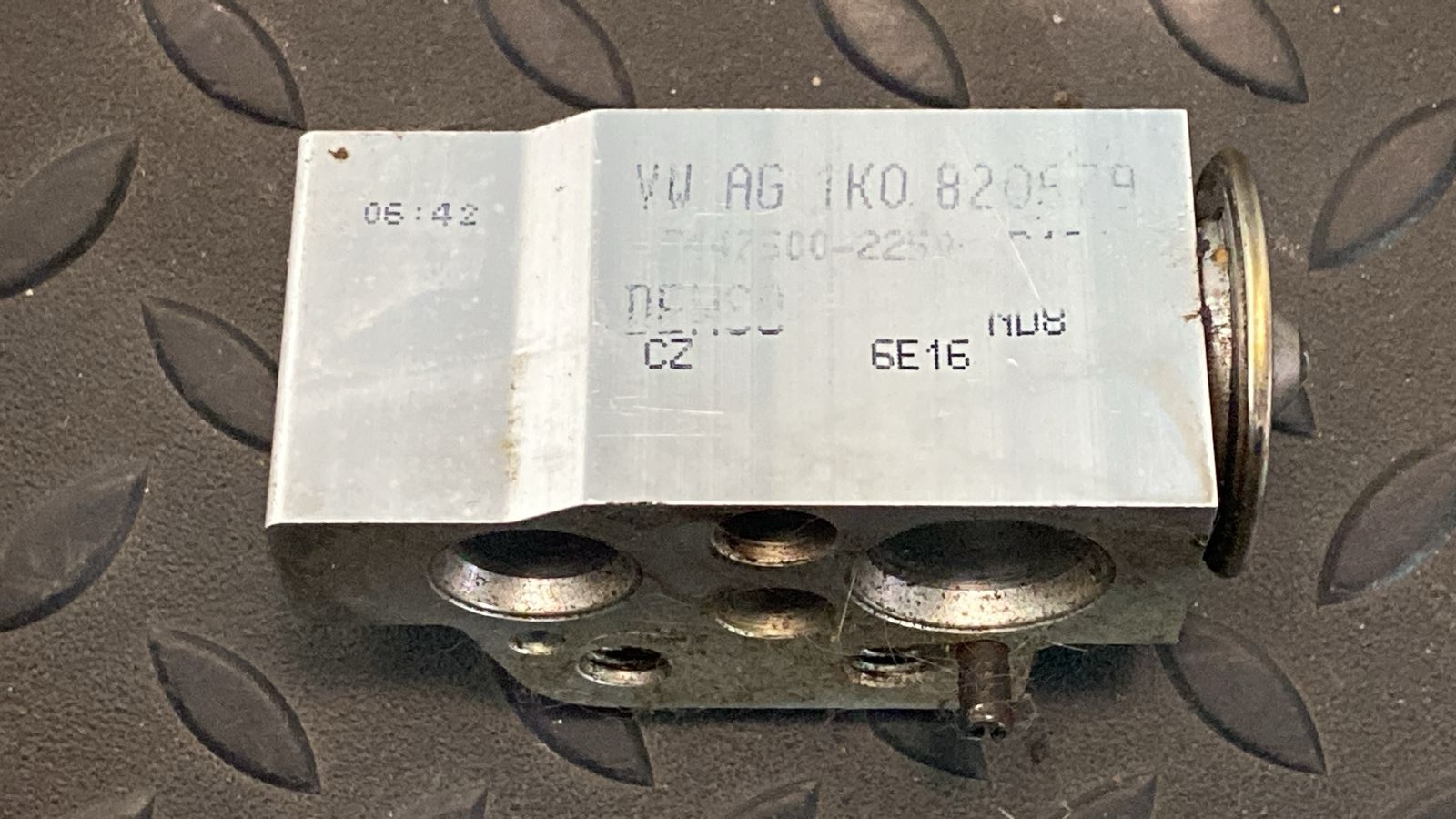 Клапан кондиционера Volkswagen Golf/5 2003-2009