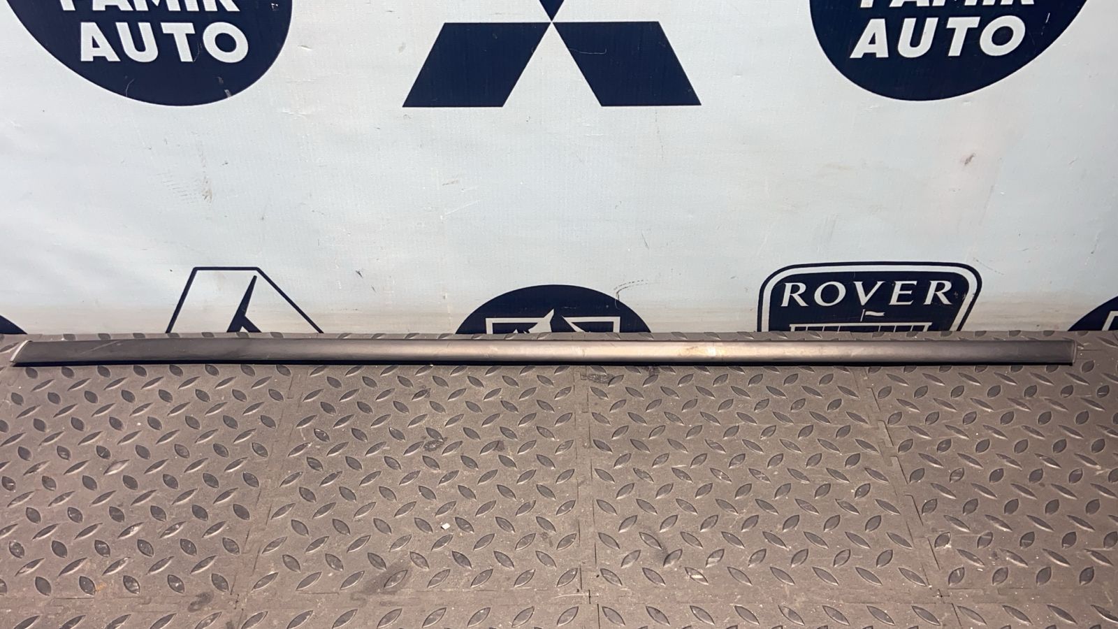 Уплотнитель двери задний левый Renault Megane/2 2002-2009