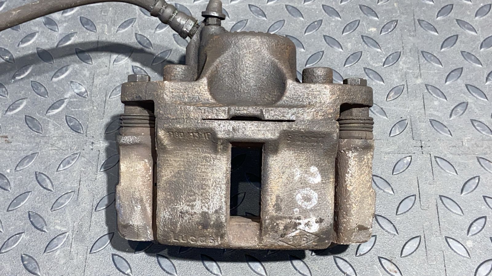 Суппорт передний правый Renault Sandero 2009-2014