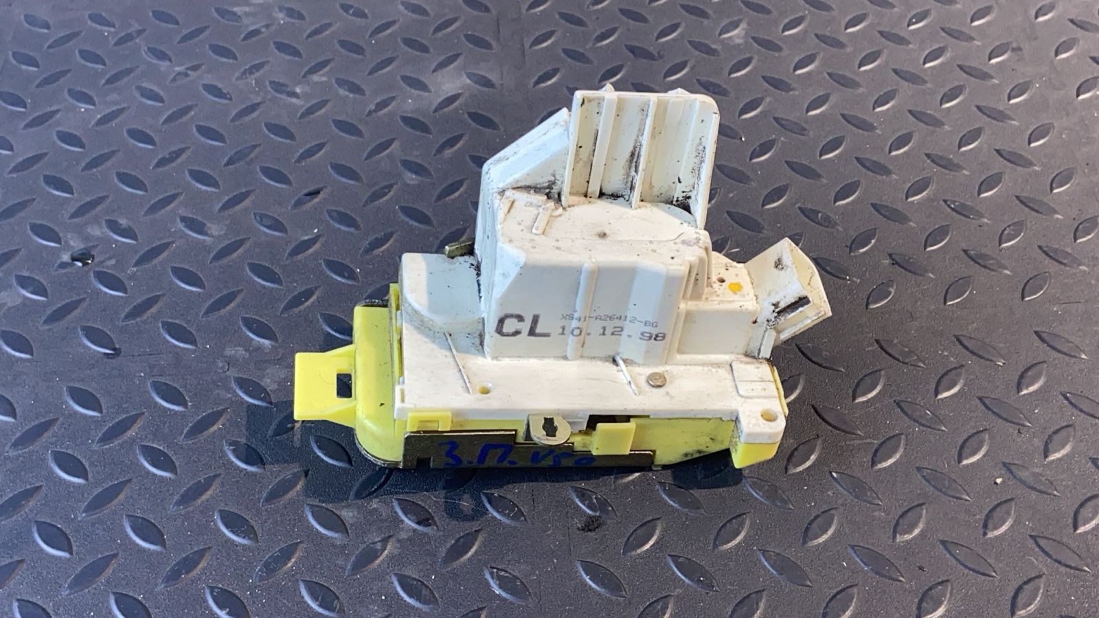 Замок двери задний правый Ford Focus 1998-2007