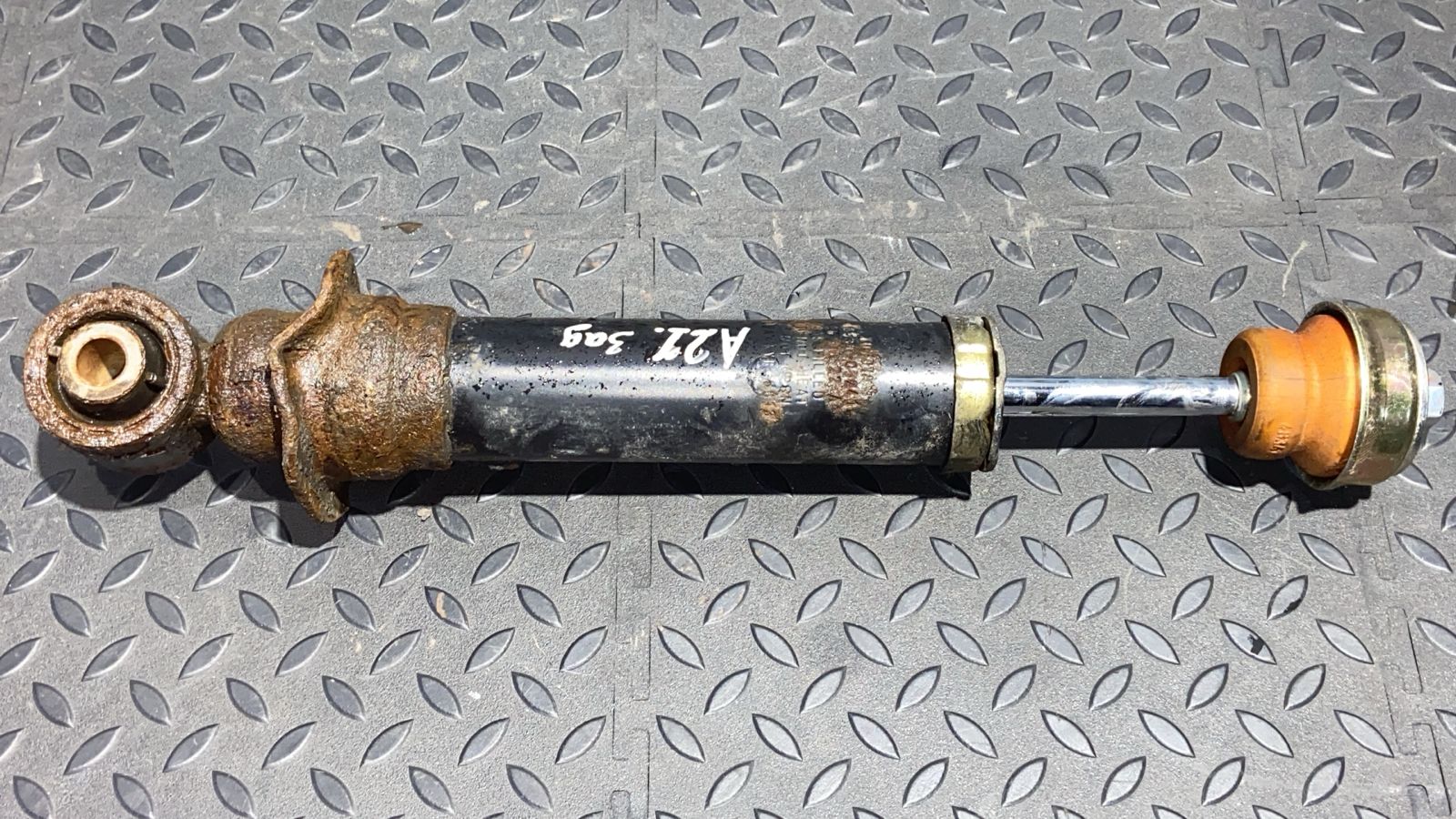 Амортизатор задний Toyota Avensis/2 2003-2009