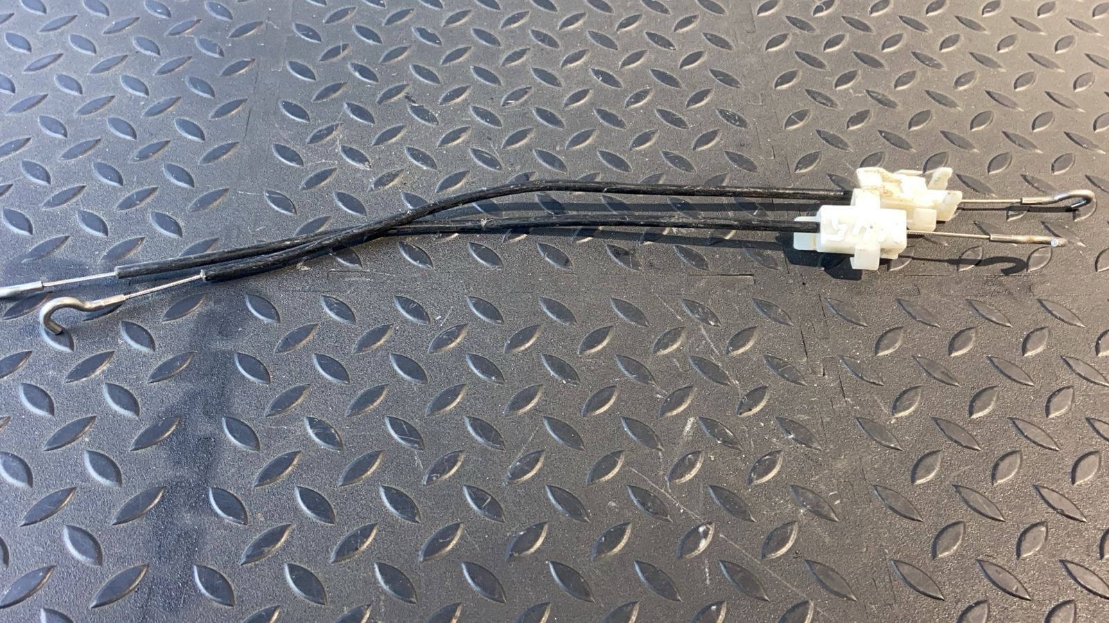 Трос замка двери задний Mercedes E/W210 1995-2003