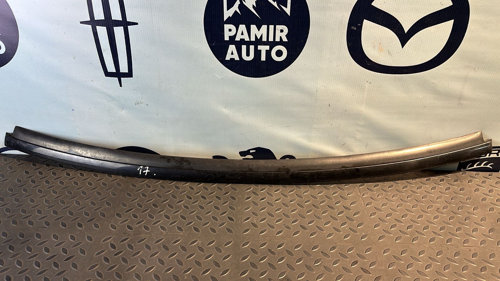 Молдинг лобового стекла Mercedes C/W203 2000-2008