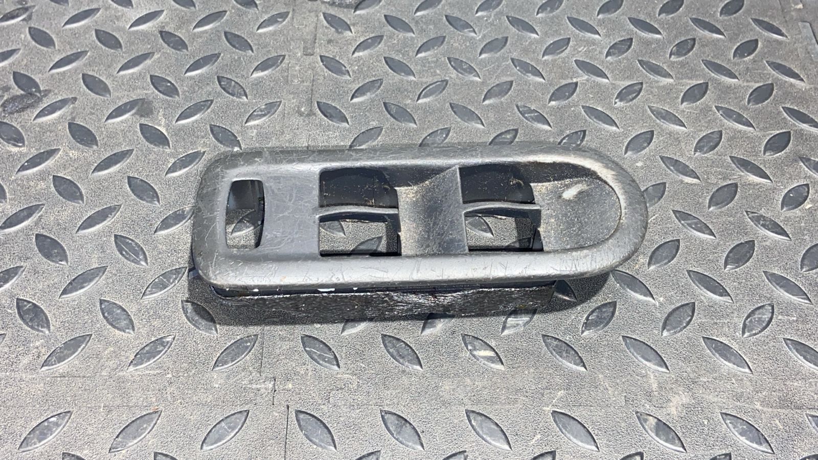 Накладка двери передняя левая Renault Megane/2 2002-2009