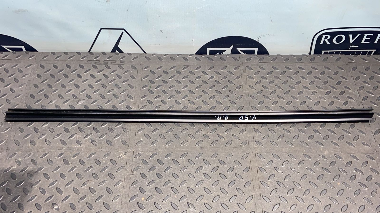 Уплотнитель двери передний правый Ford Focus 1998-2007