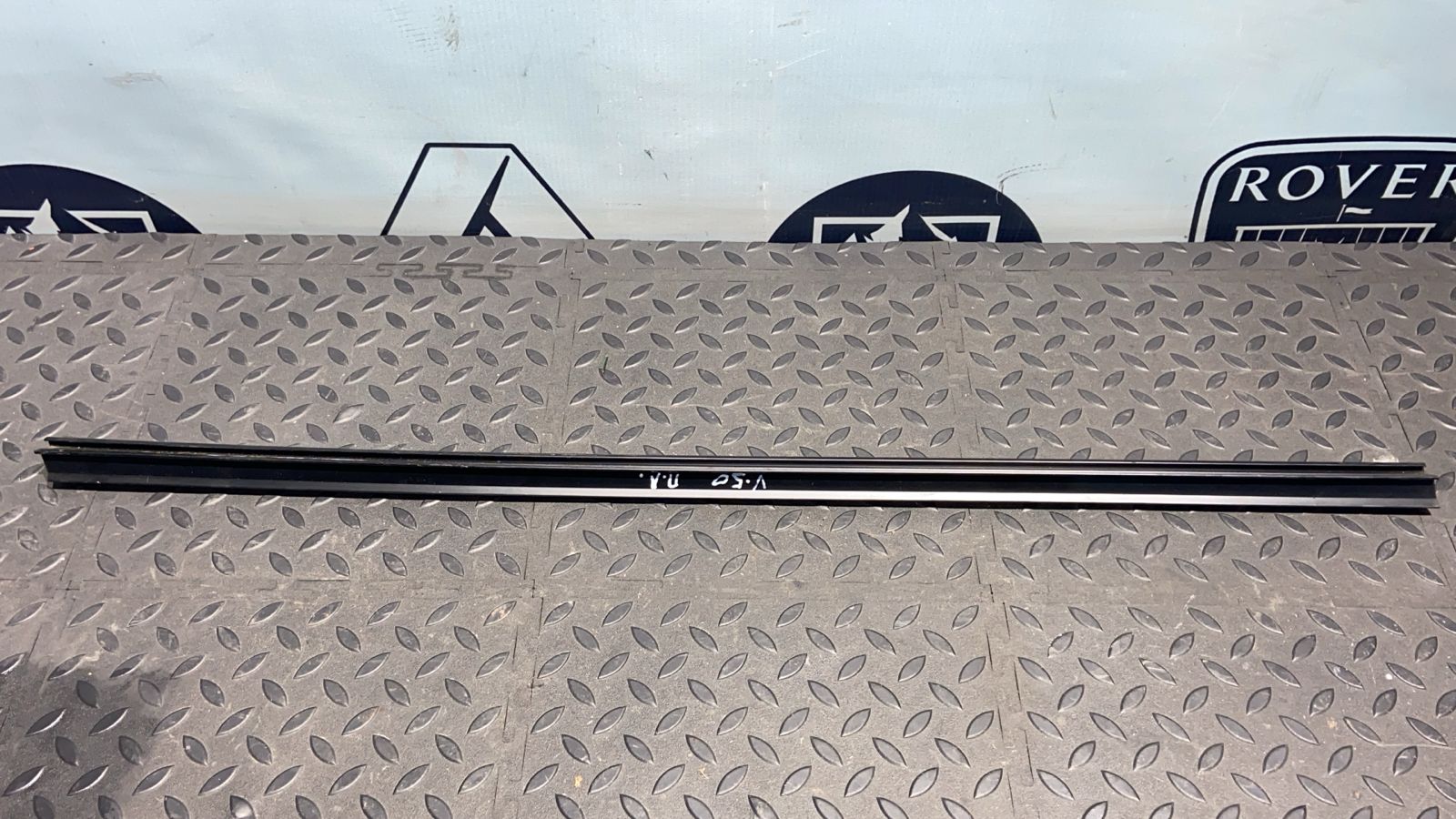 Уплотнитель двери передний левый Ford Focus 1998-2007