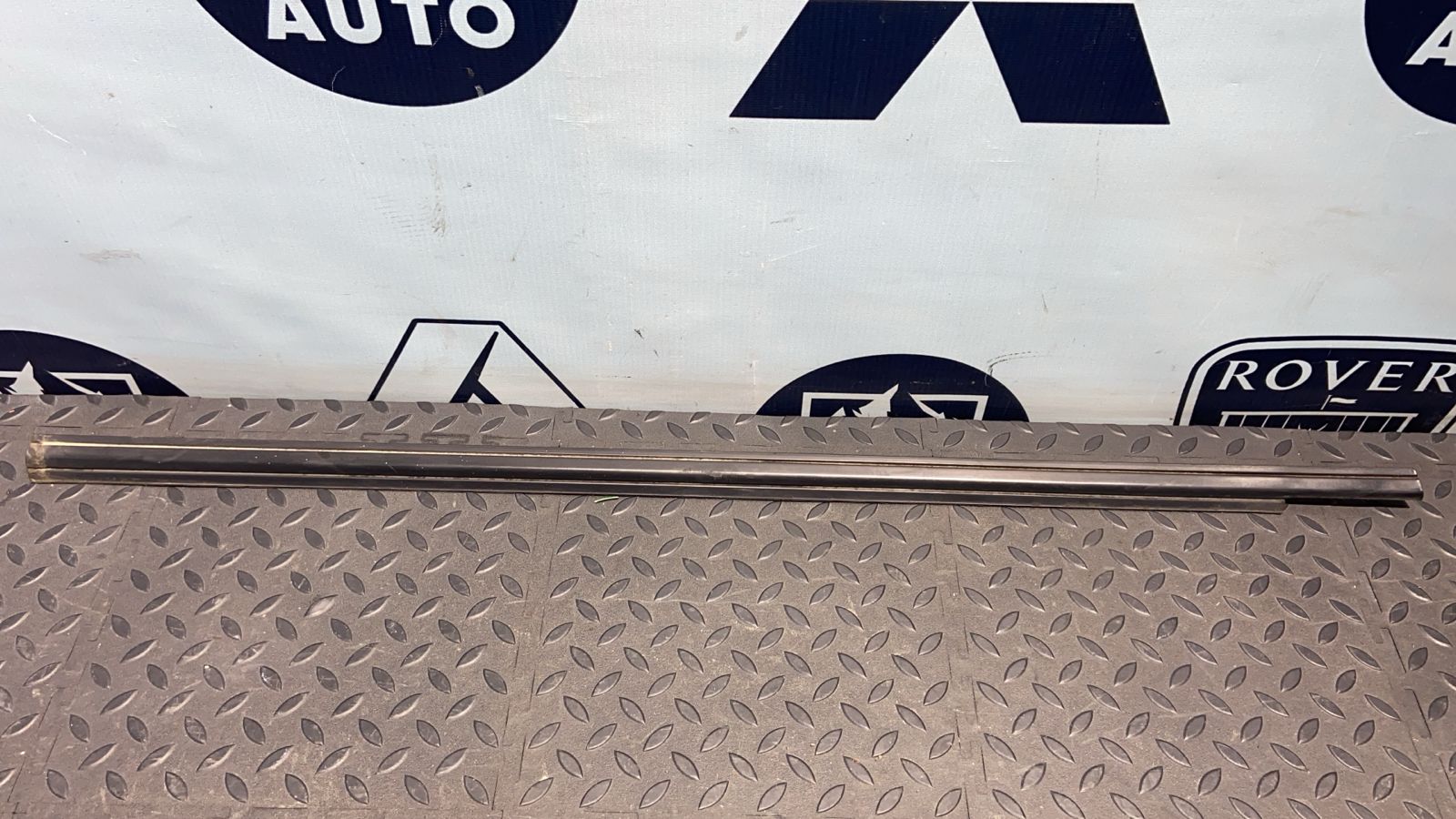 Уплотнитель двери передний правый Ford Focus 1998-2007