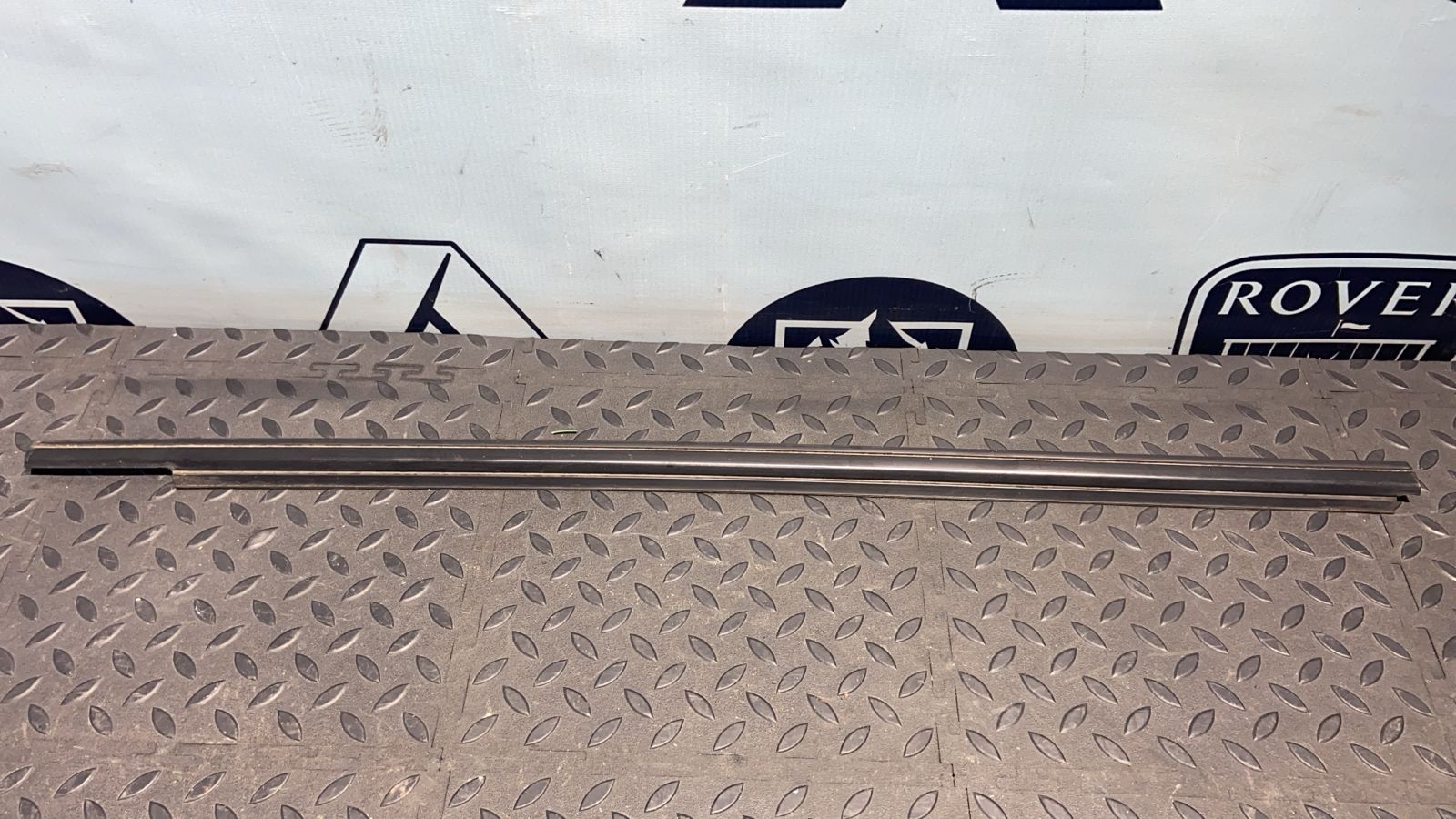 Уплотнитель двери задний правый Ford Focus 1998-2007