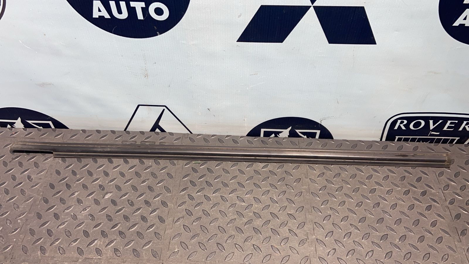 Уплотнитель двери передний левый Ford Focus 1998-2007