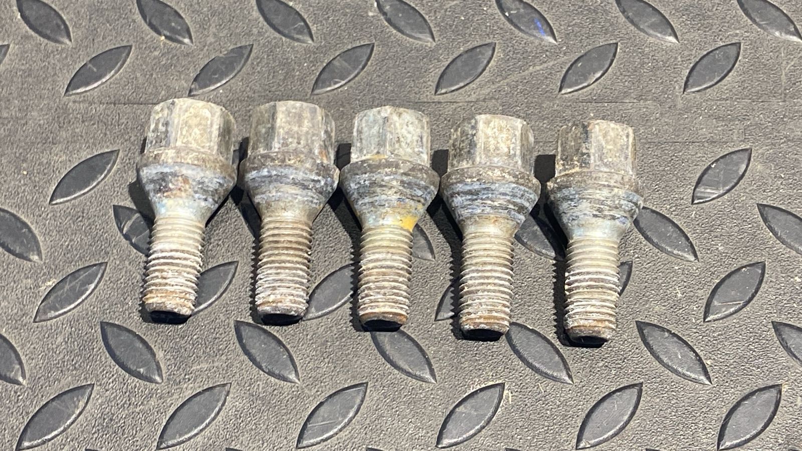 Болт колесный Opel Zafira/B 2005-2014