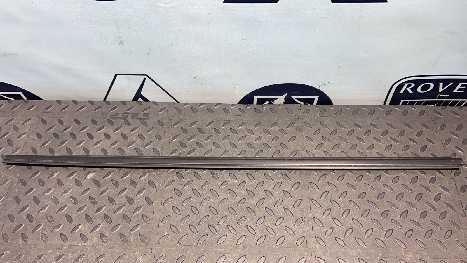 Уплотнитель двери задний левый Ford Focus 1998-2007