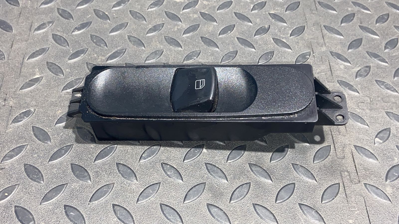 Кнопка стеклоподъемника передняя правая Mercedes Vito/W639 2003-2014