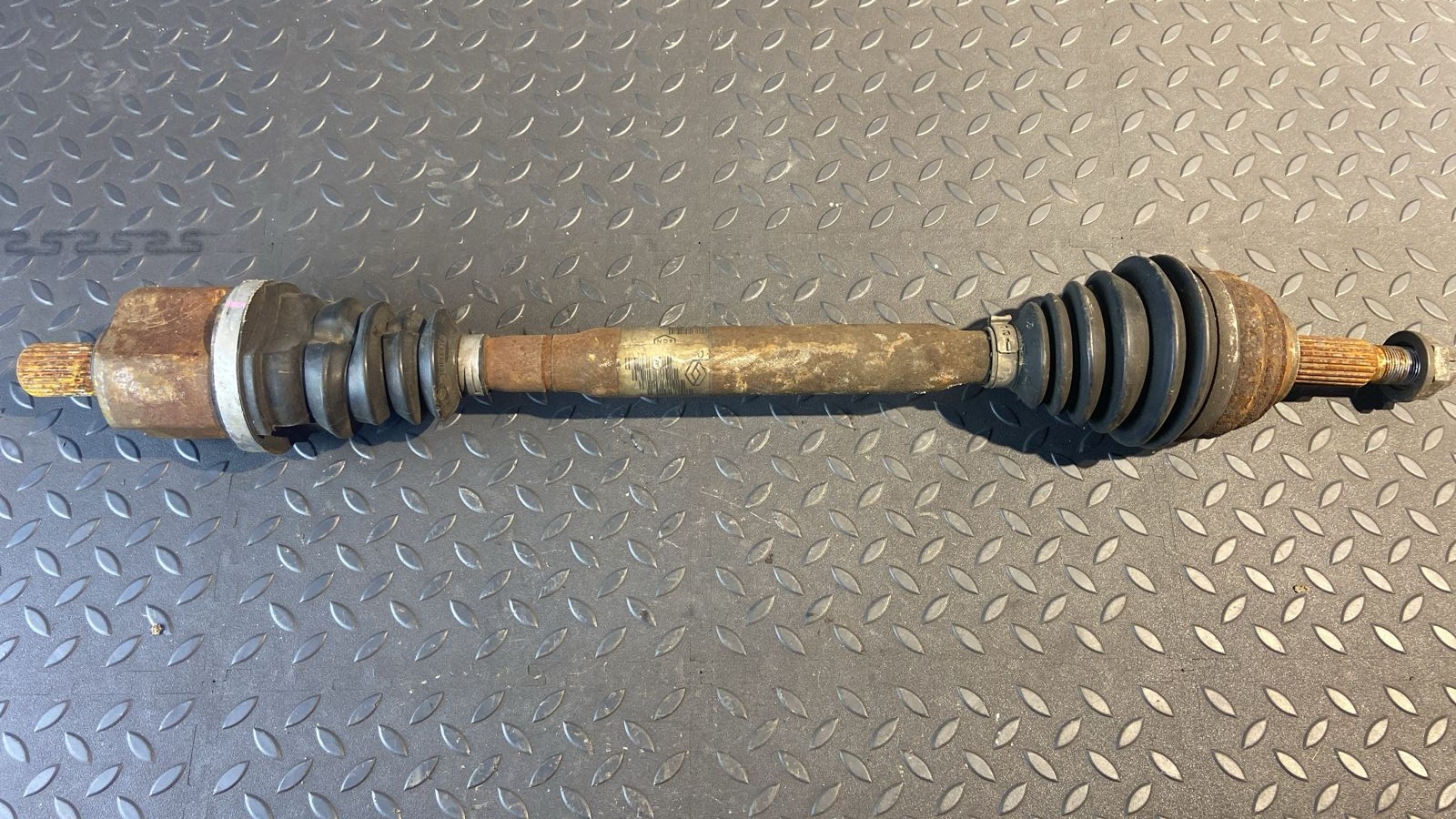 Полуось передняя левая Renault Megane/2 2002-2009