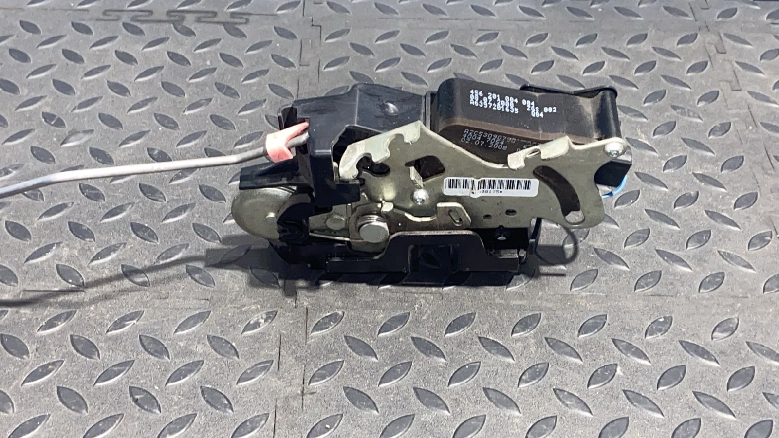 Замок двери передний левый Mercedes Vito/W639 2003-2014