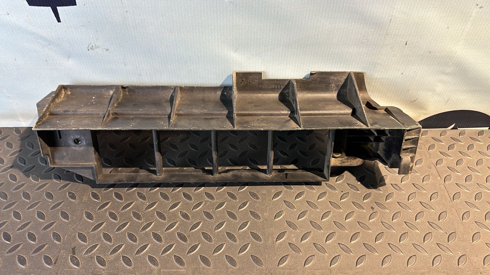 Кронштейн радиатора Chrysler Voyager 4 2000-2008