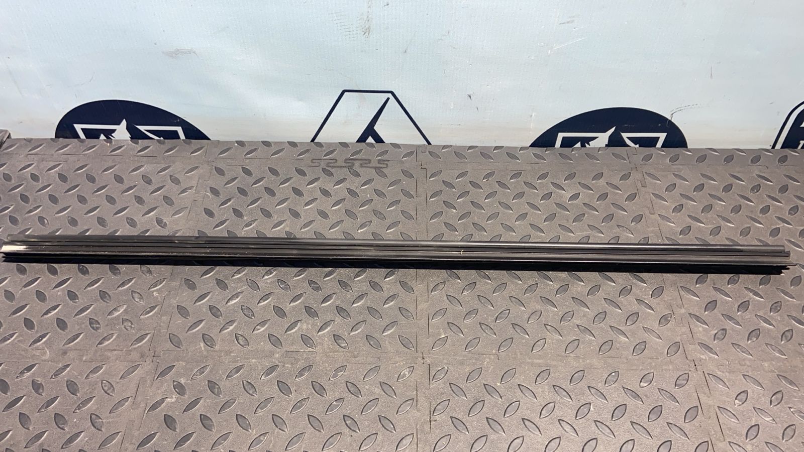 Уплотнитель двери передний левый Mercedes Vito/W639 2003-2014