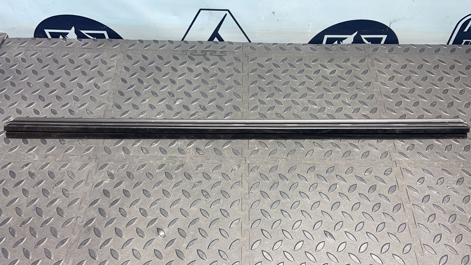 Уплотнитель двери передний правый Mercedes Vito/W639 2003-2014