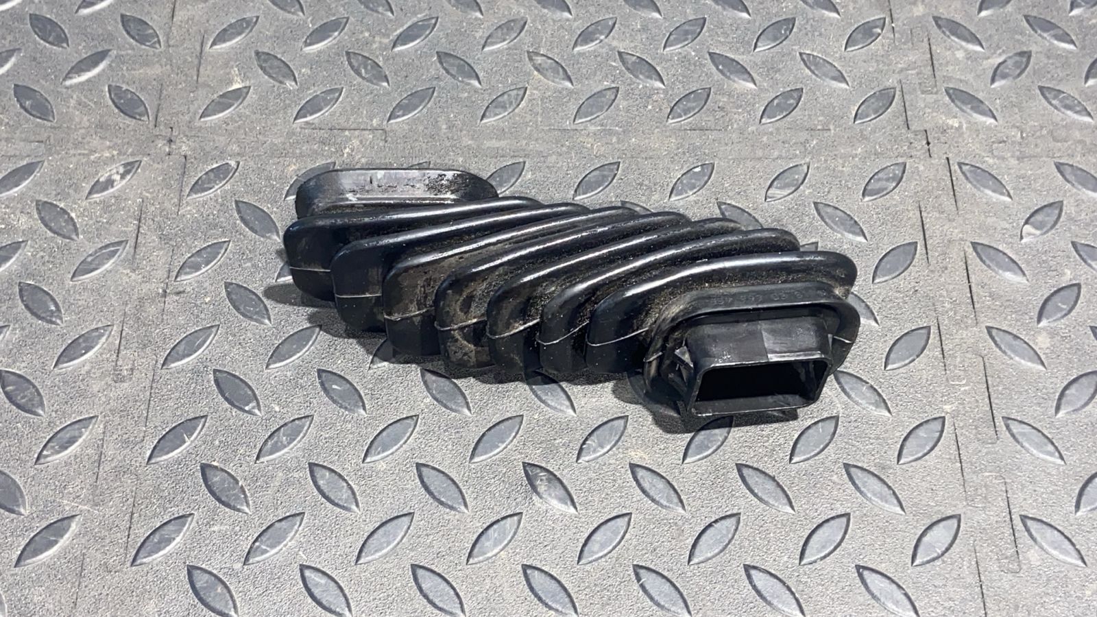 Кожух проводки двери передней Mercedes Vito/W639 2003-2014