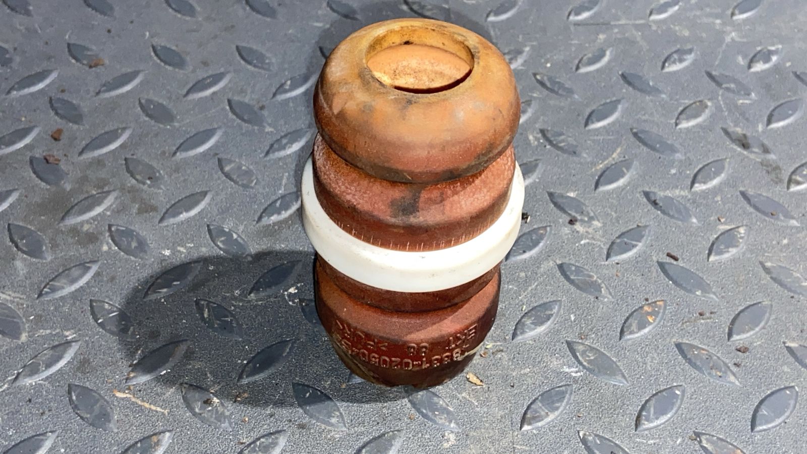 Отбойник амортизатора передний Toyota Avensis/2 2003-2009