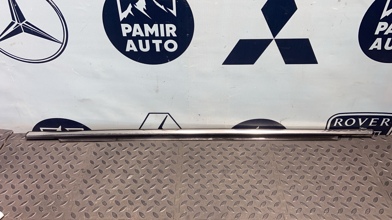 Уплотнитель двери передний левый Opel Zafira/B 2005-2014