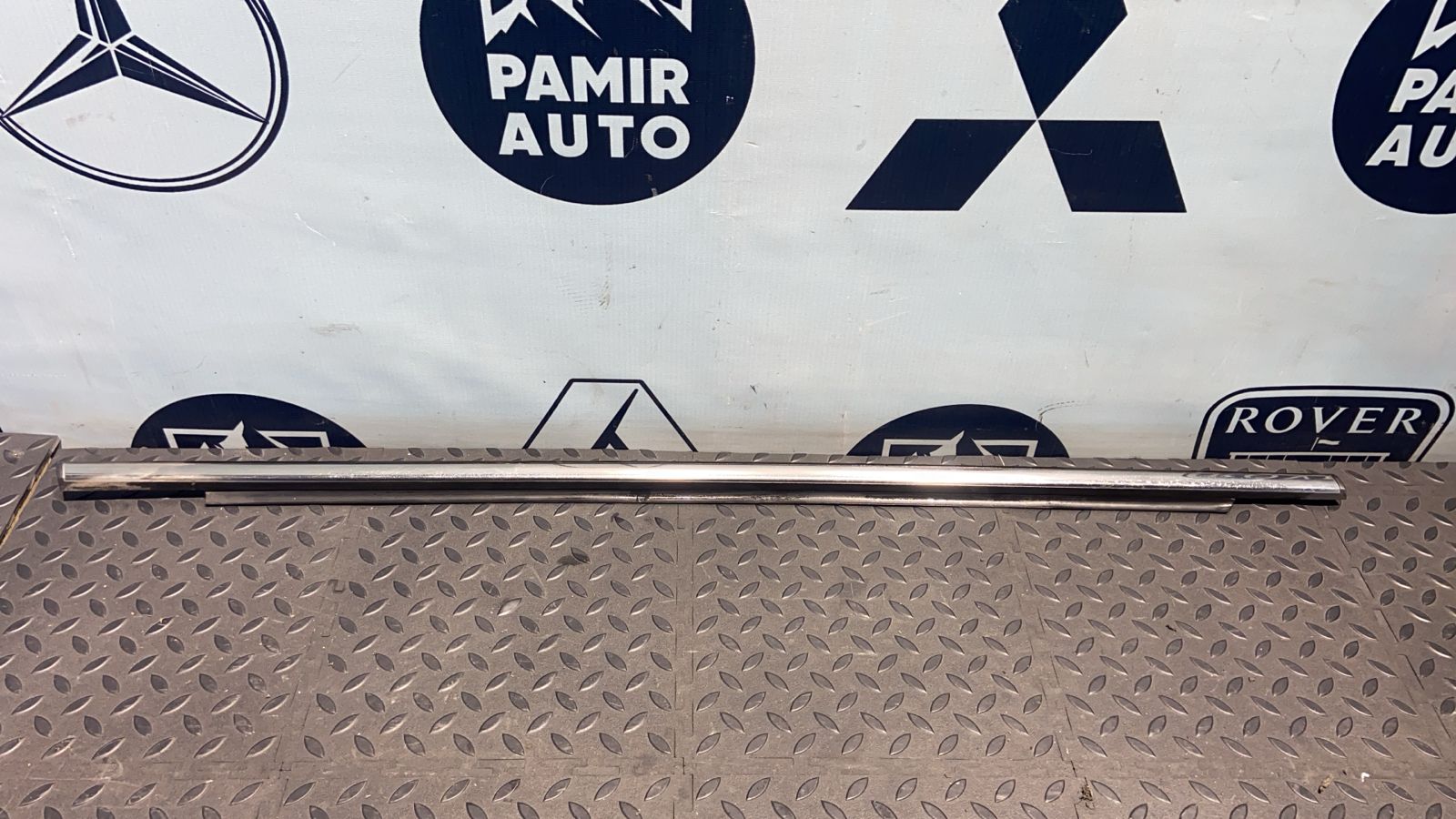 Уплотнитель двери передний правый Opel Zafira/B 2005-2014