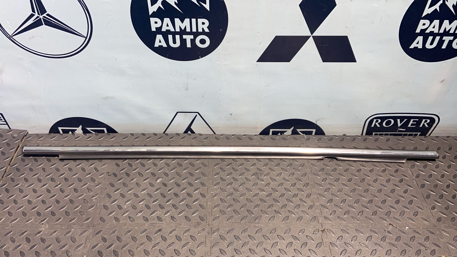 Уплотнитель двери задний правый Opel Zafira/B 2005-2014