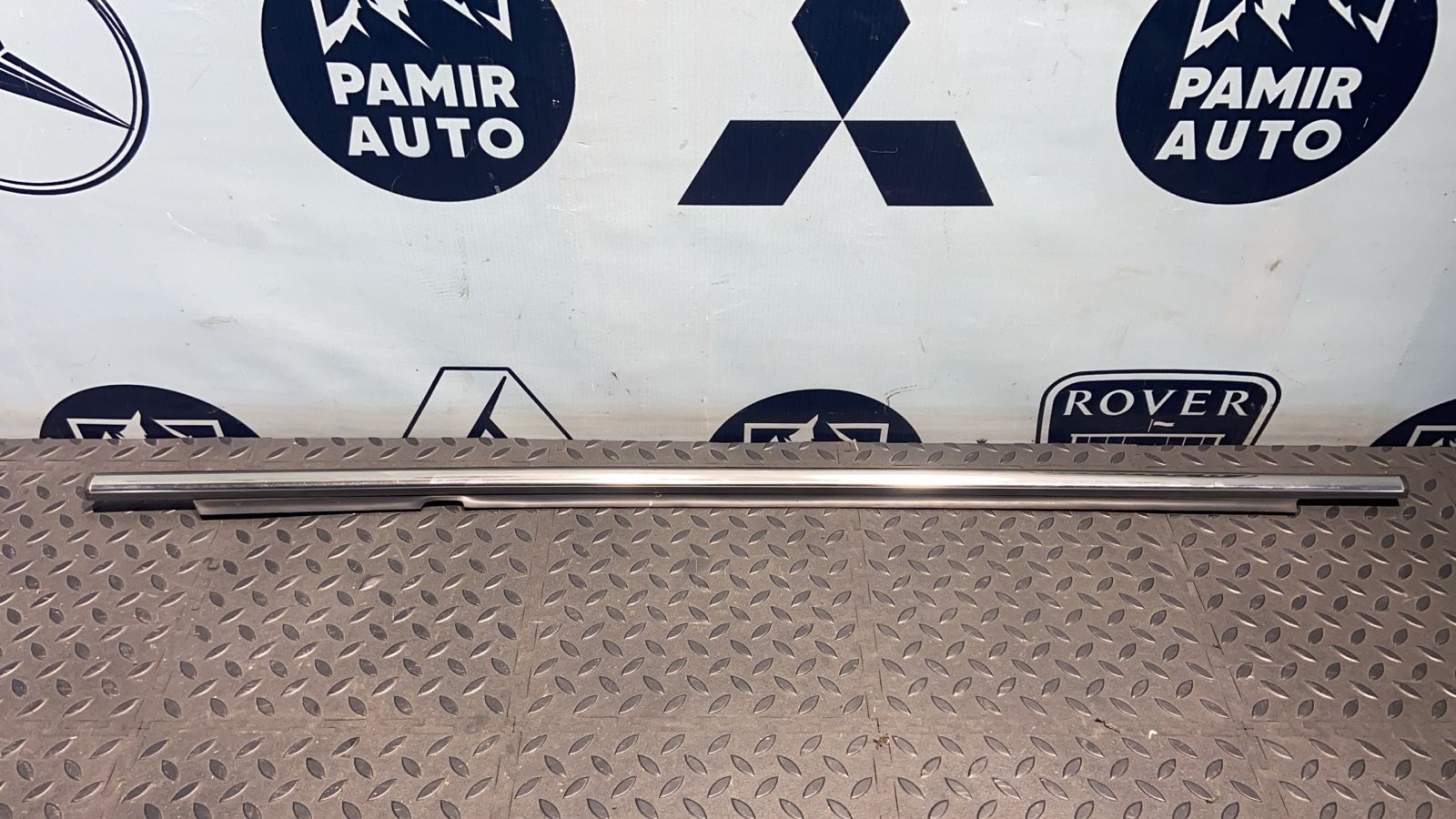 Уплотнитель двери задний левый Opel Zafira/B 2005-2014