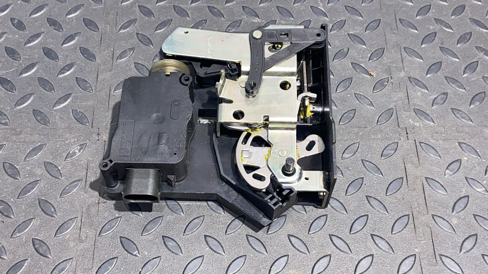 Замок двери багажника правый Mercedes Vito/W639 2003-2014