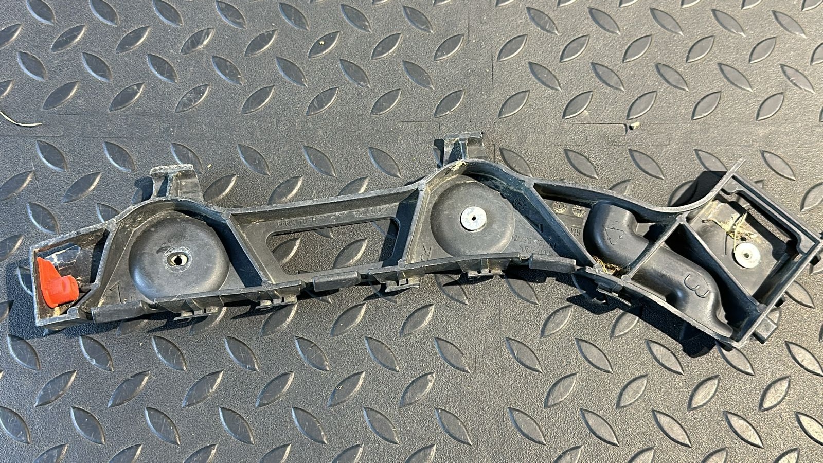 Кронштейн бампера задний правый Opel Zafira/B 2005-2014