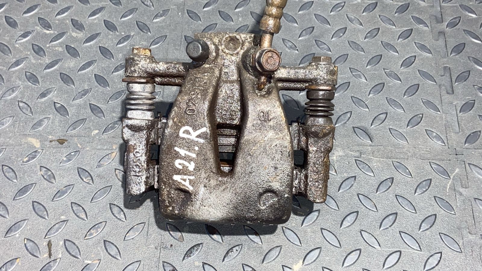 Суппорт задний правый Toyota Avensis/2 2003-2009