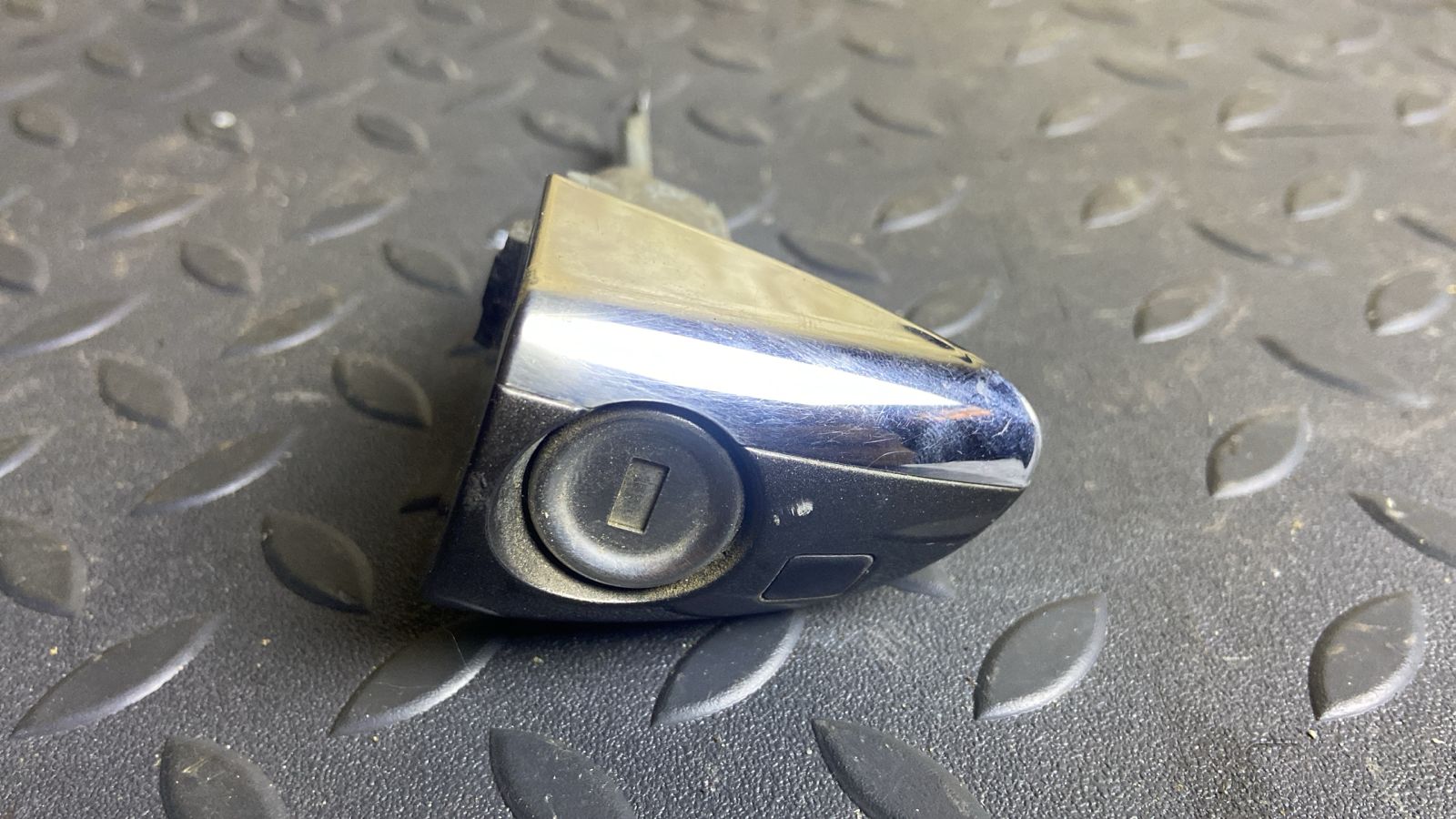 Личинка замка двери передняя левая Mercedes E/W211 2002-2009