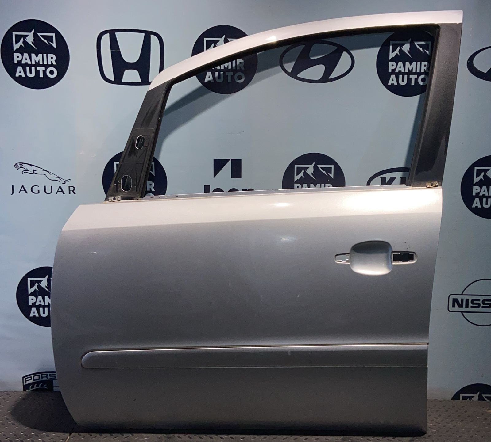 Дверь передняя левая Opel Zafira/B 2005-2014