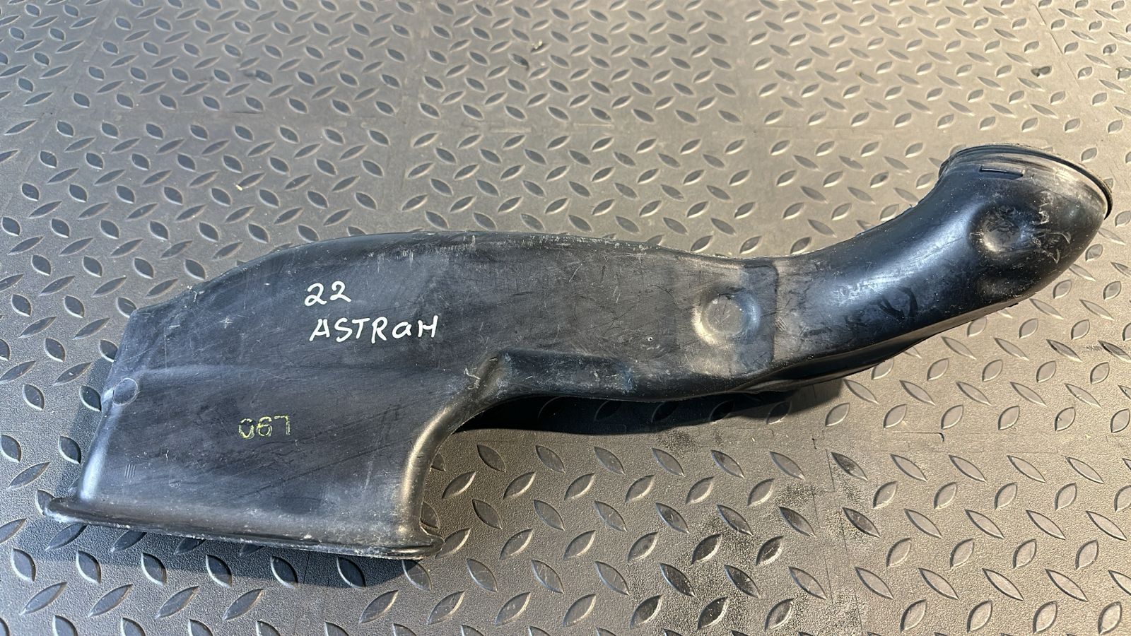 Патрубок воздушного фильтра Opel Astra/H 2004-2014