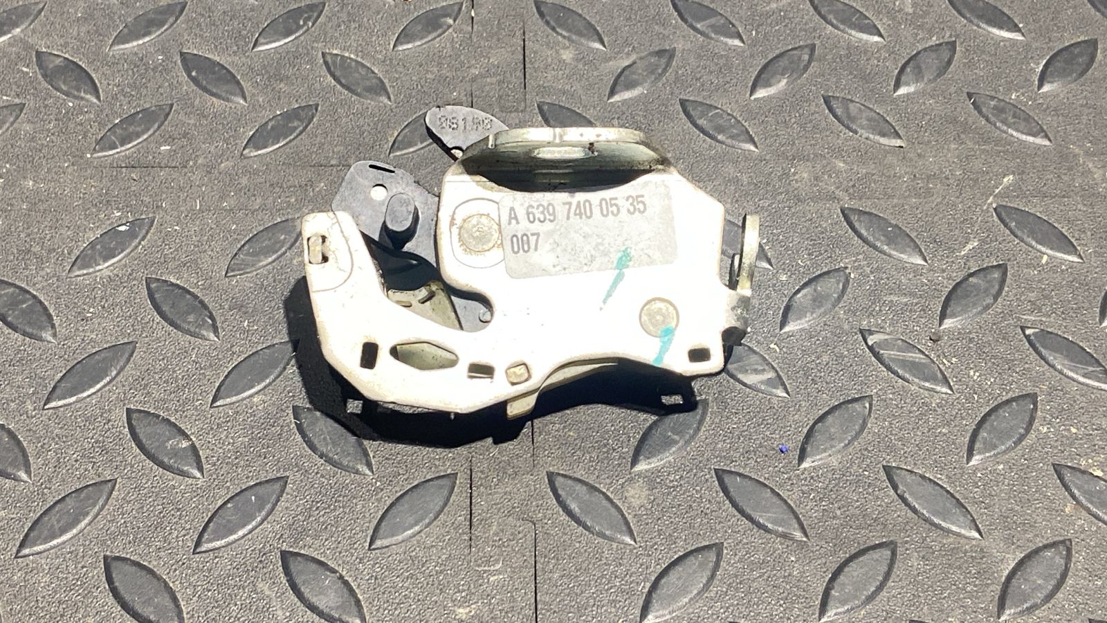 Замок двери багажника правый Mercedes Vito/W639 2003-2014