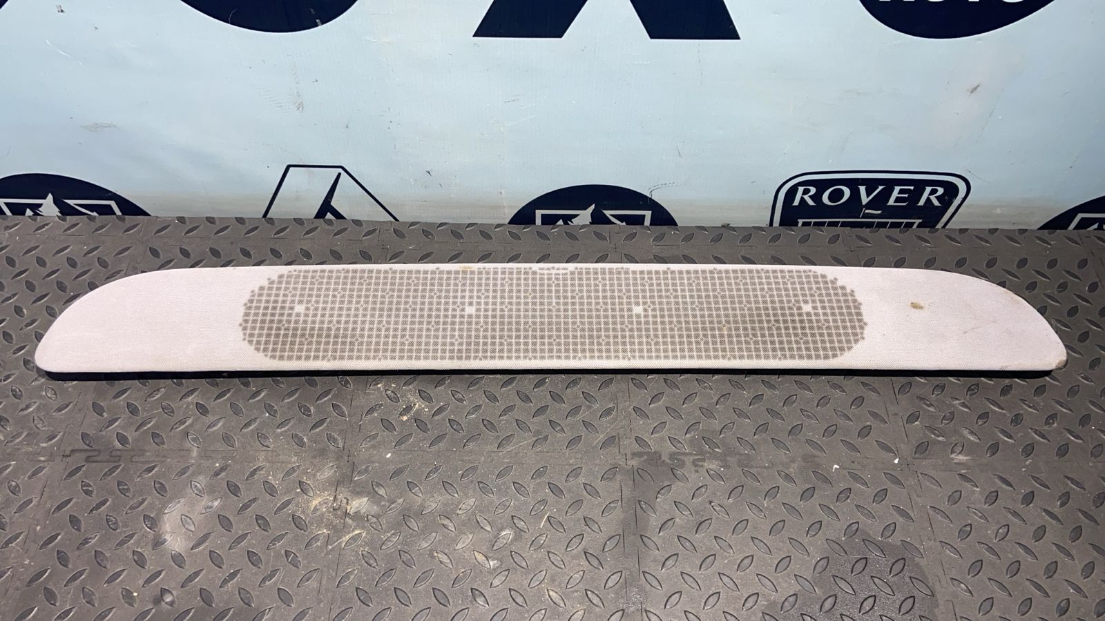 Накладка на заднюю полку Mercedes E/W211 2002-2009