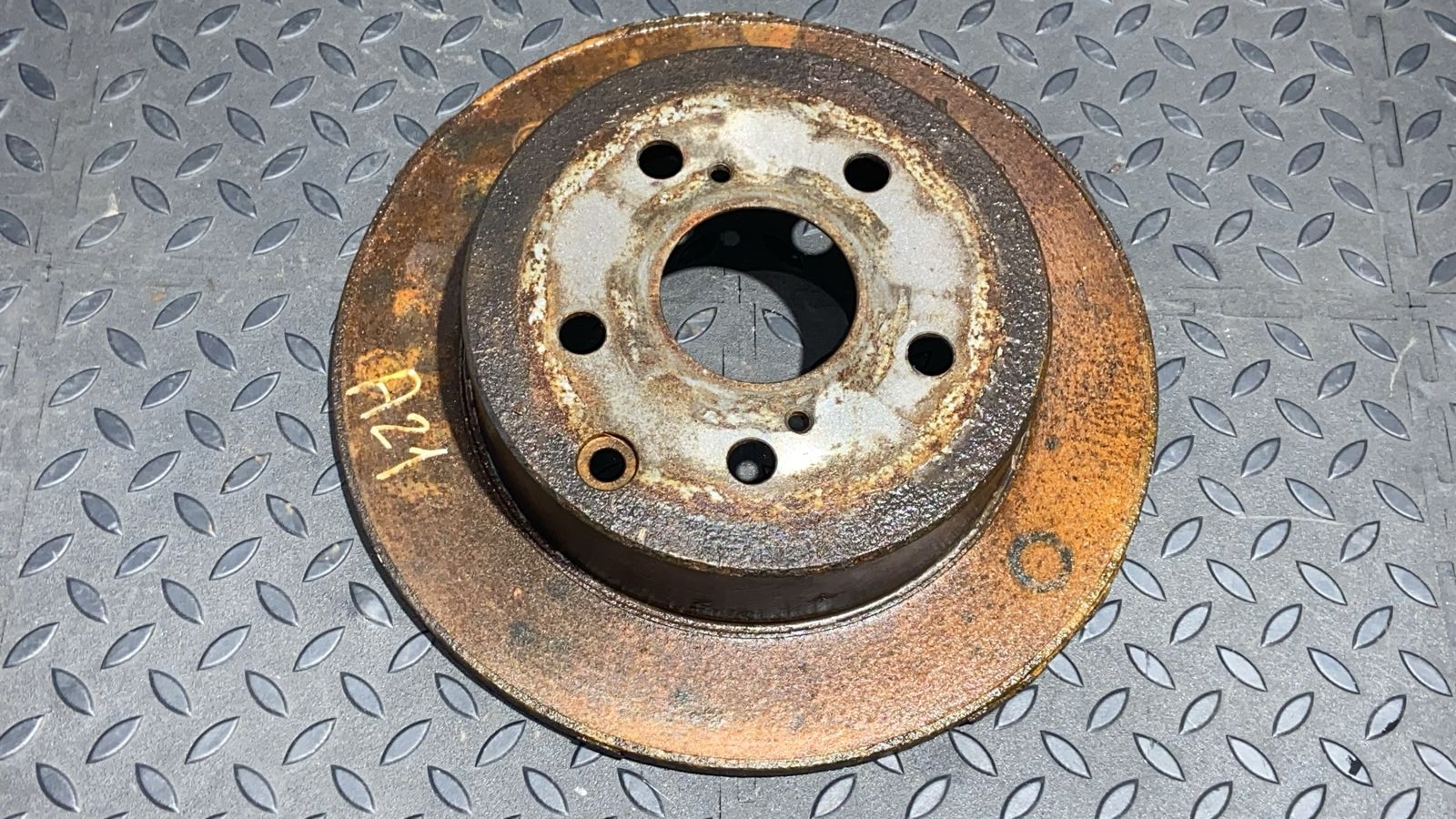 Диск тормозной задний Toyota Avensis/2 2003-2009