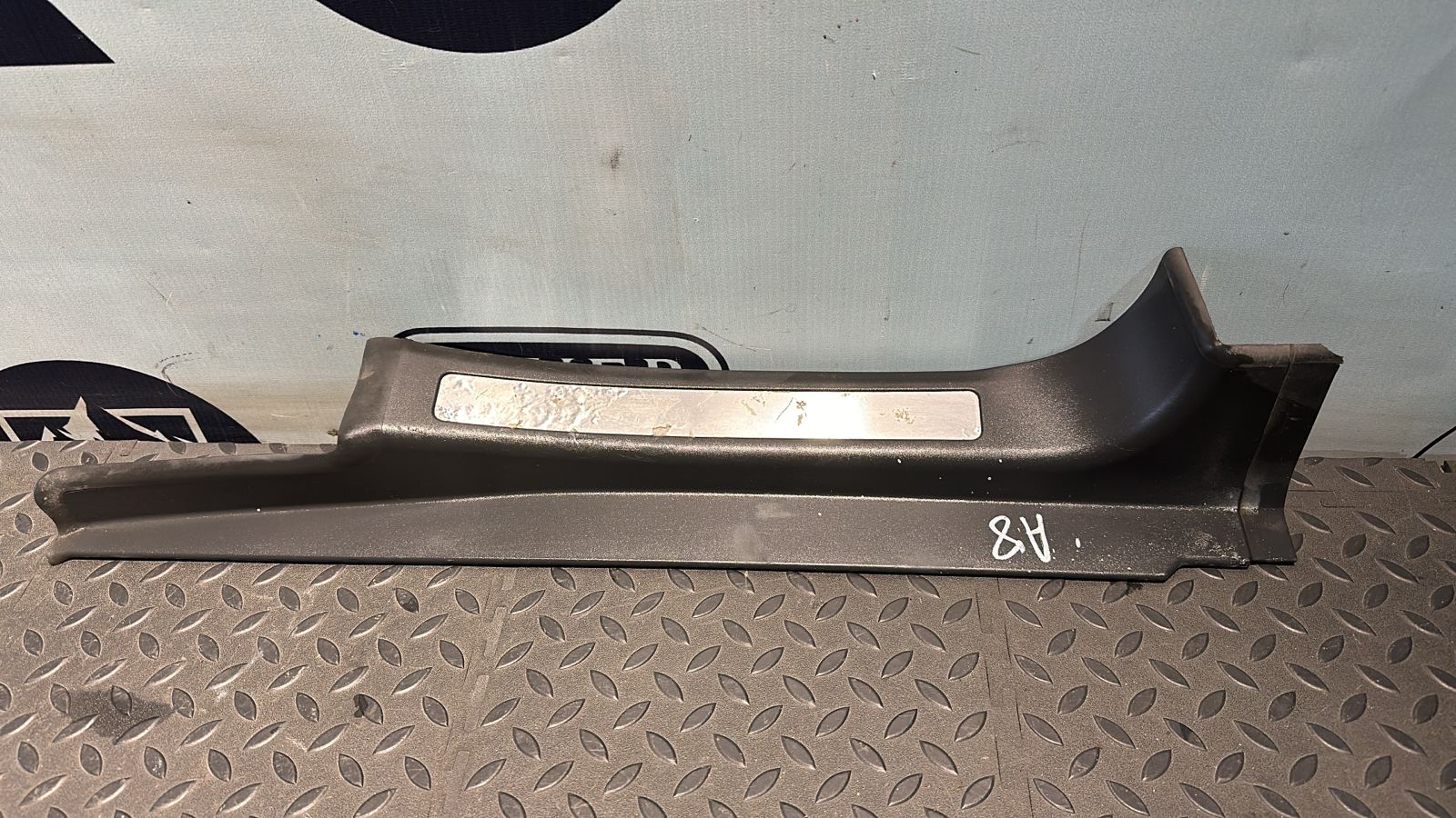 Накладка порога задняя правая Mercedes C/W203 2000-2008