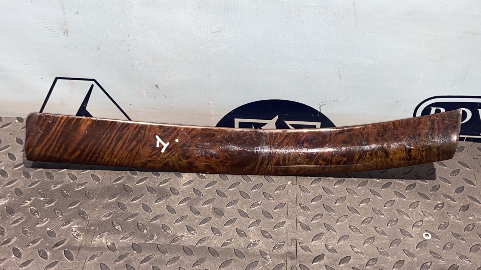 Накладка на торпедо правая BMW 3/E46 1998-2007