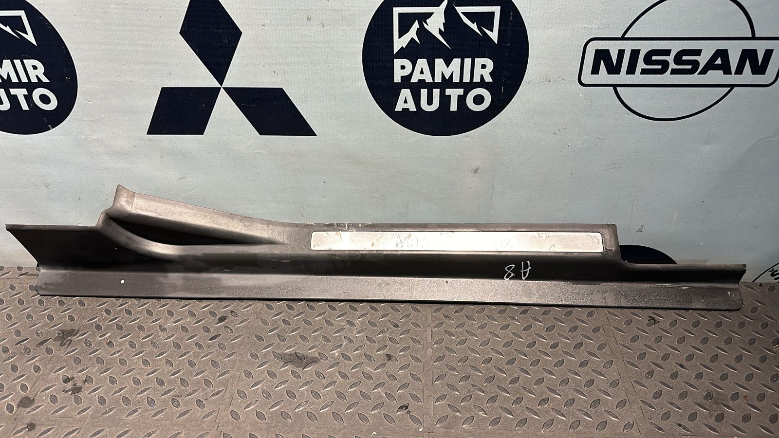 Накладка порога передняя правая Mercedes C/W203 2000-2008