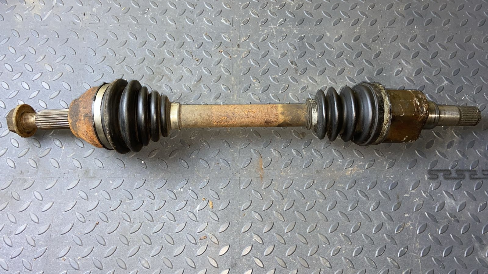 Полуось передняя левая Ford Focus 1998-2007