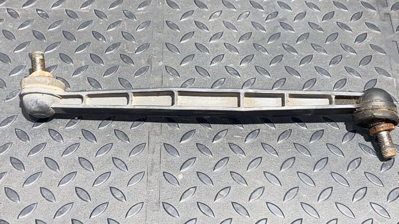 Стойка стабилизатора передняя Opel Astra/H 2004-2014