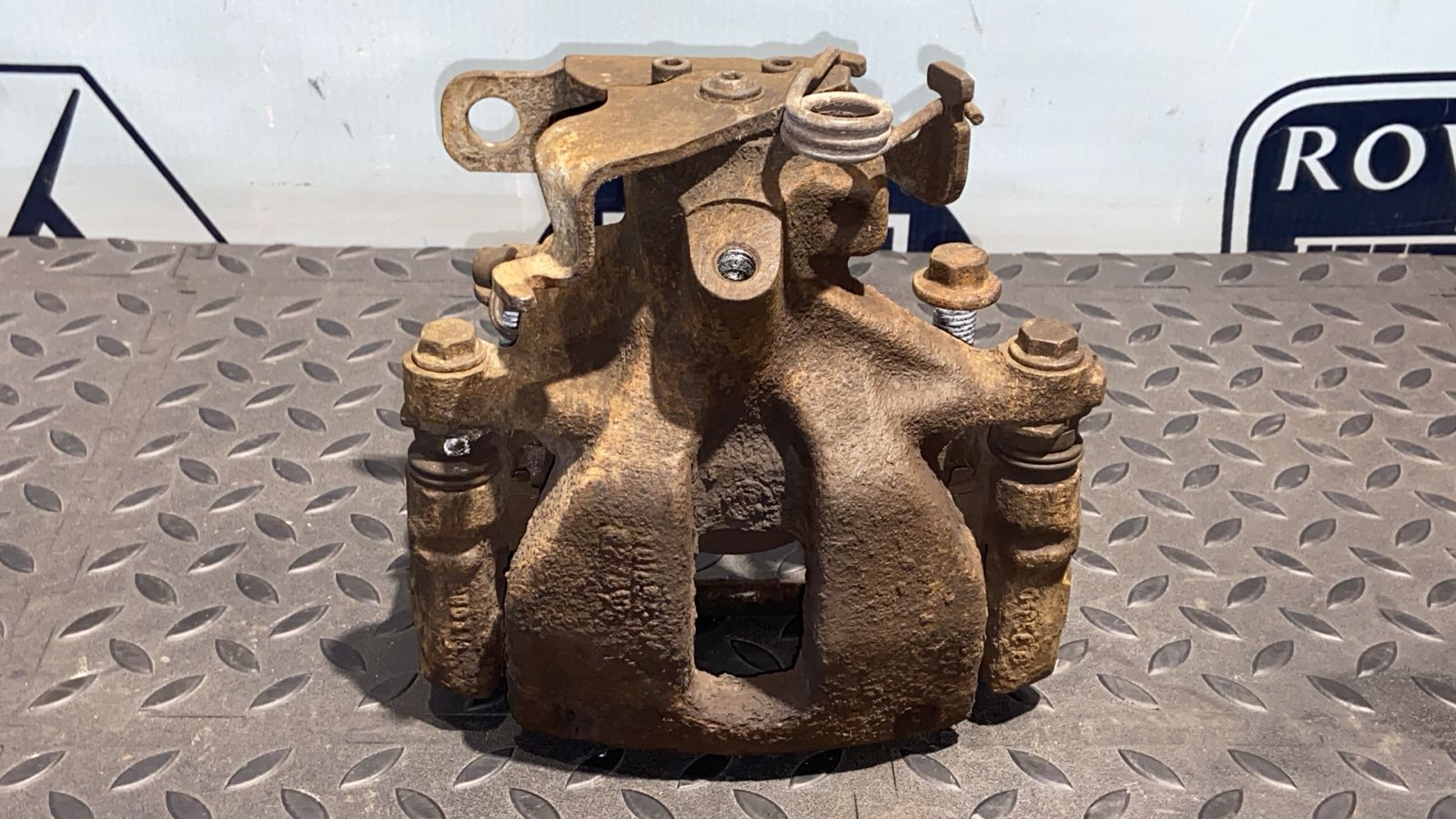 Суппорт задний левый Ford Transit 2006-2013