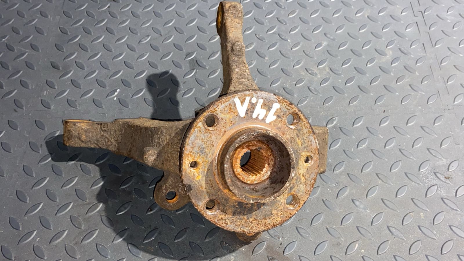 Кулак поворотный передний левый Renault Logan 2004-2015