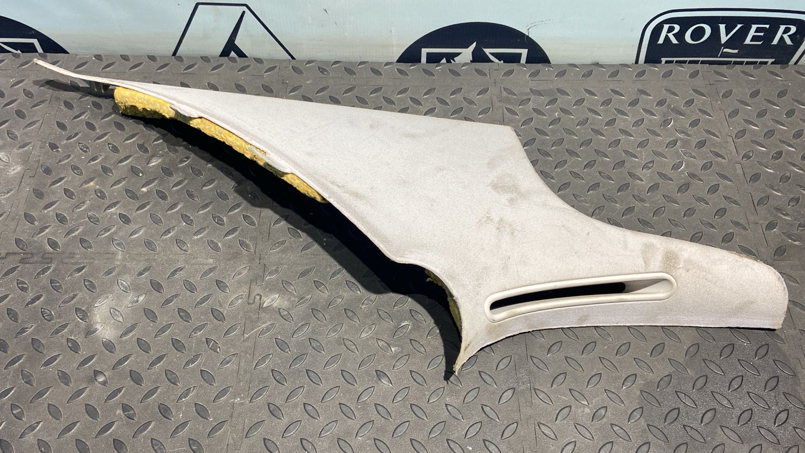 Обшивка стойки задняя левая Mercedes E/W211 2002-2009