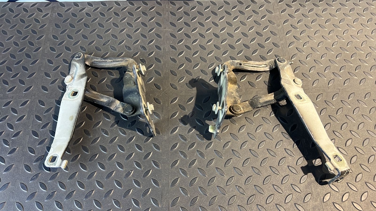 Петля капота Renault Scenic/2 2003-2009