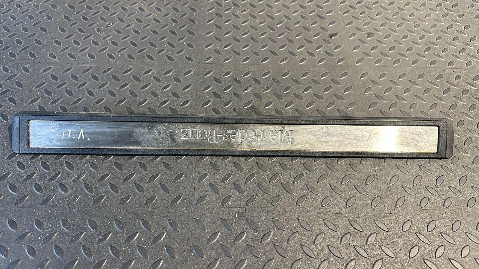 Накладка порога передняя левая Mercedes E/W211 2002-2009