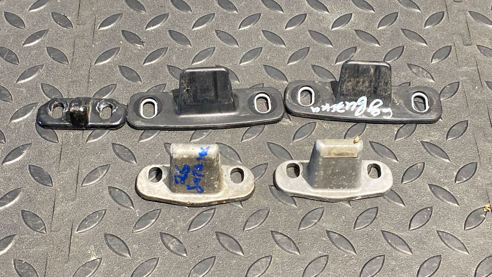 Направляющая двери сдвижной Mercedes Vito/W639 2003-2014